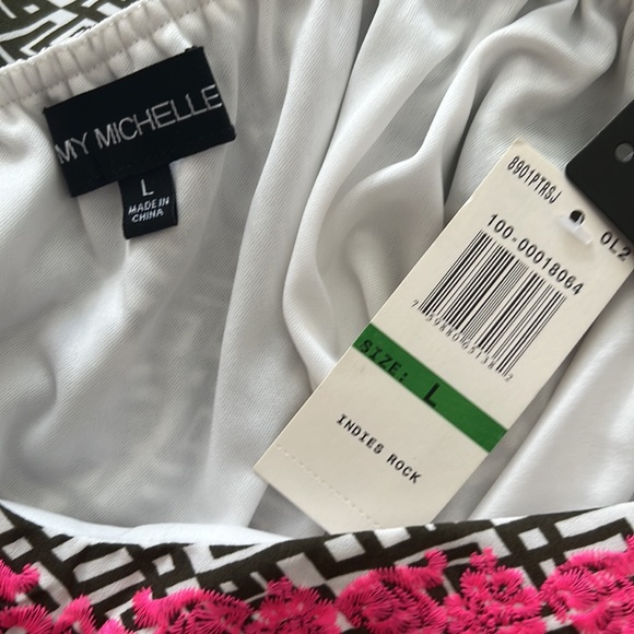 Geometric Print Romper - Picture 5 of 9